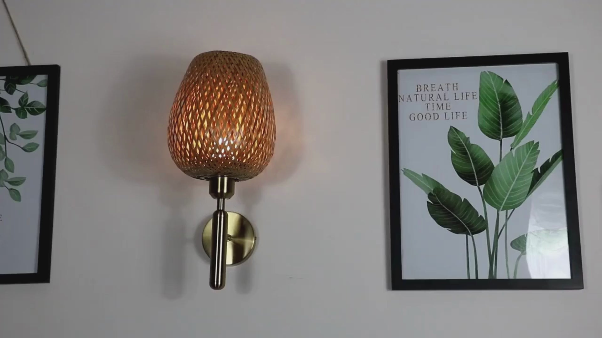 Bright bulb bamboo wall light